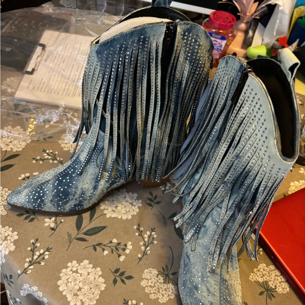 Beautiful Blue Jean Fringe with Sparkles Boots. New condition. Size 11 Wide. - Picture 10 of 11